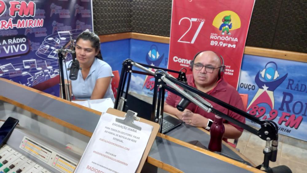 PREFEITA PARTICIPA DE ENTREVISTA E FALA DA SATISFAÇÃO EM COLOCAR NOVA ILUMINAÇÃO NA CIDADE