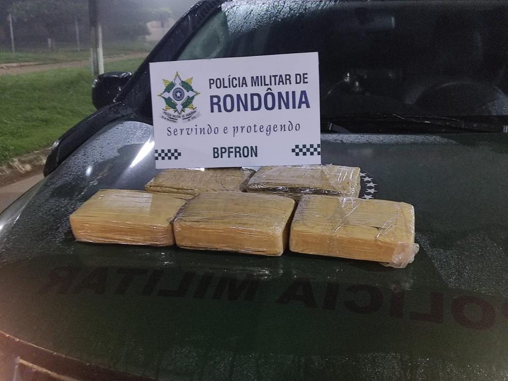 POLÍCIA MILITAR APREENDE CINCO QUILOS DE MACONHA EM NOVA MAMORÉ