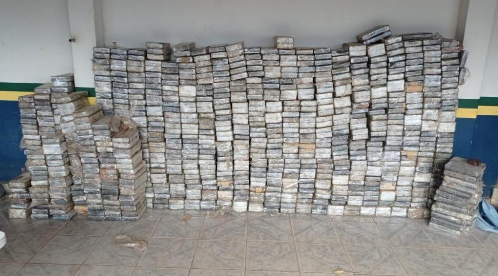 Polícia Militar apreende mais de uma tonelada de cocaína pura em São Miguel do Guaporé