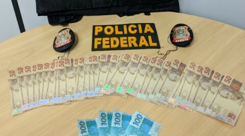 PF prende homem recebendo pacote com cédulas falsas de real