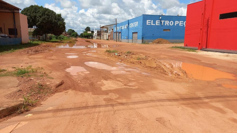 AVENIDAS DA CIDADE APRESENTAM PÉSSIMAS CONDIÇÕES DE TRAFEGABILIDADE