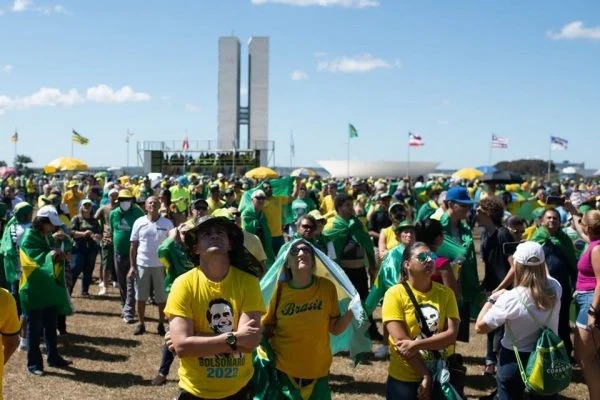 Bolsonaro vai à Esplanada: “Manifestação pacífica pela liberdade”