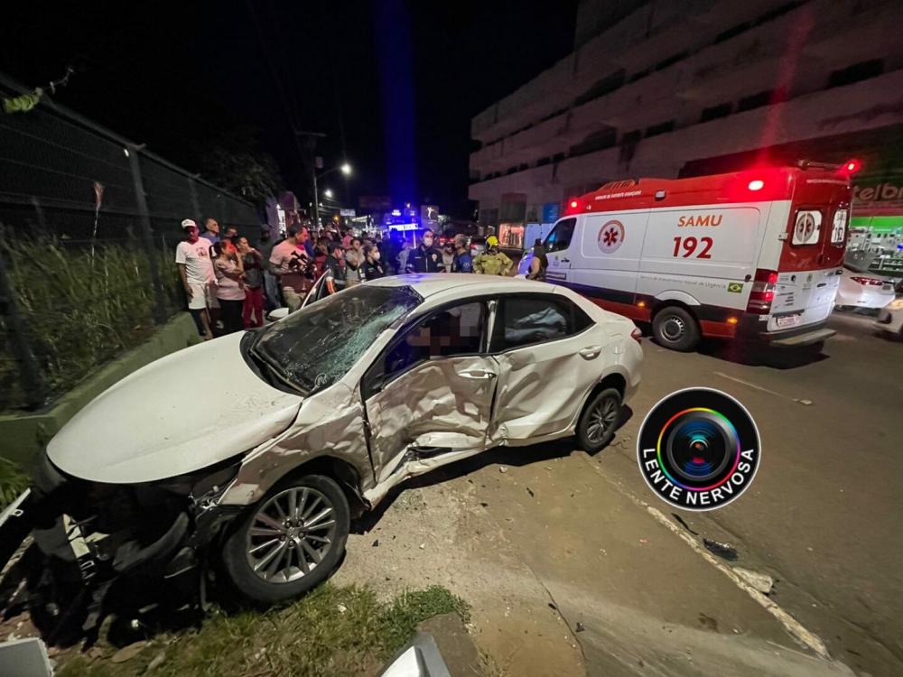 Motorista morre ao invadir preferencial e ser atingido por caminhonete