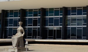 STF derruba norma federal que proibia prisão disciplinar de policiais e bombeiros militares