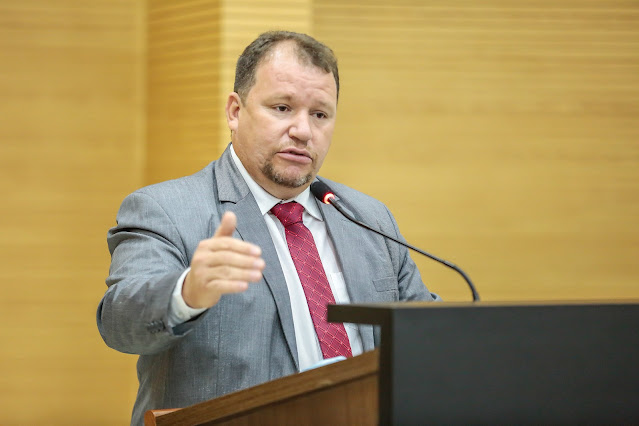 Deputado Dr. Neidson indica ao Governo necessidade de serviços de recuperação e limpeza no Espaço Multieventos em Guajará-Mirim
