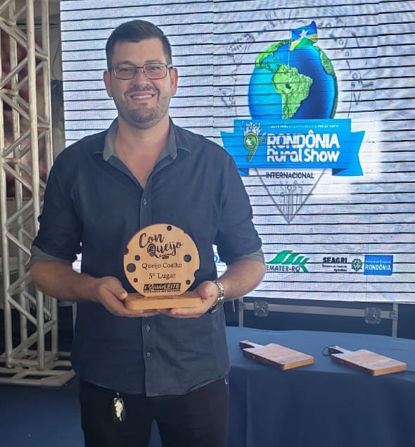AGROINDÚSTRIA PÔR DO SOL GANHOU O PRÊMIO DE 3º LUGAR NA RONDÔNIA RURAL SHOW COM PRODUTO QUEIJO COALHO