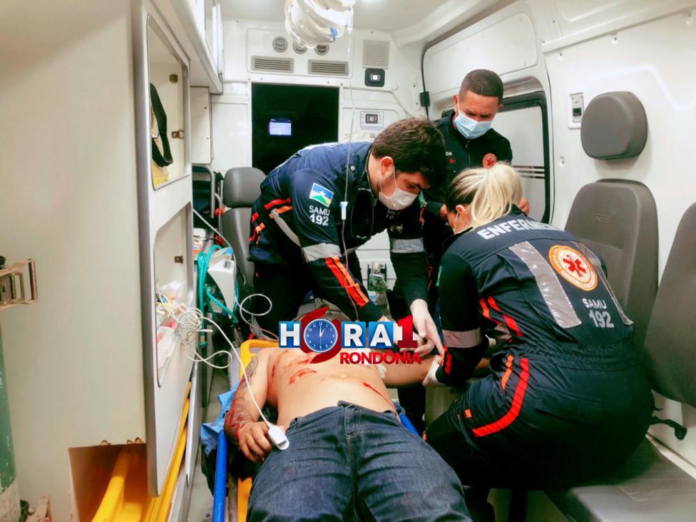 Homem sofre atentado a tiros por dupla em motocicleta na zona sul