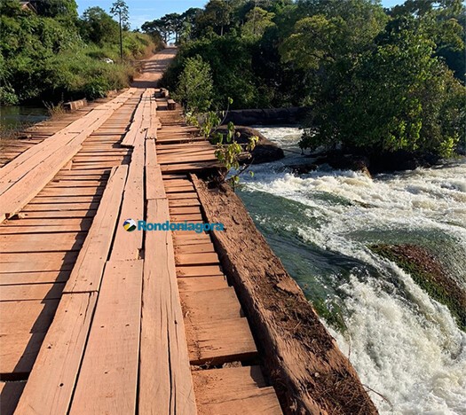 Criança de dois anos morre e adolescente está desaparecida após mãe perder controle de moto em ponte do rio Preto