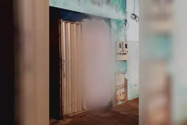 Homem morre após tentar pular muro de casa da ex e quebrar o pescoço