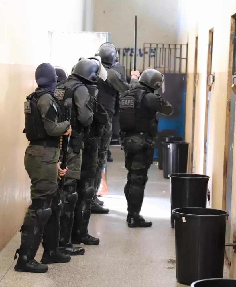 Celulares e drogas são encontrados durante varredura em penitenciária de Porto Velho