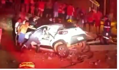 Capotamento deixa passageiro morto e dois em estado grave na capital