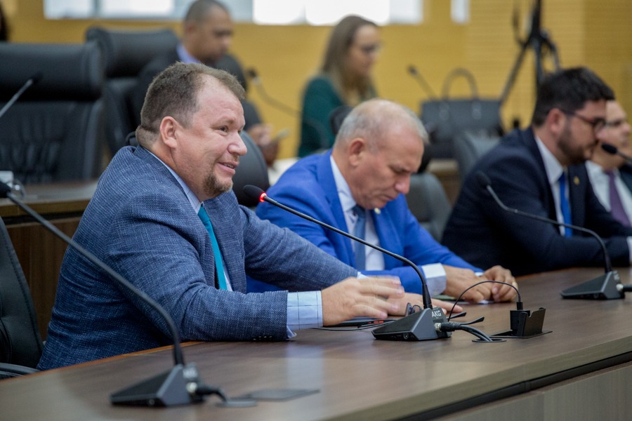 Parlamentar intercede por membros da Associação dos Ferroviários da EFMM que pedem tombamento de trecho da estrada até antiga Estação Ferroviária de Guajará-Mirim 