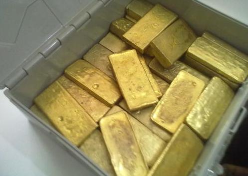 PM prende quatro com barras de ouro após desembarque no aeroporto da capital