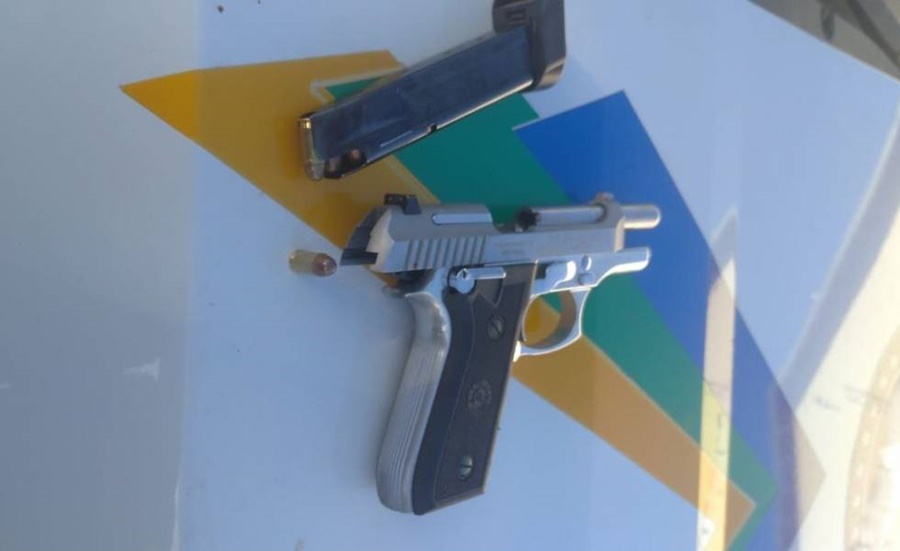 Rapaz é preso após quebrar tornozeleira e estar com pistola roubada 