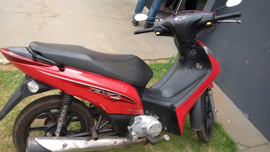 Moto roubada em Porto Velho é recuperado com foragido da justiça em Nova Mamoré