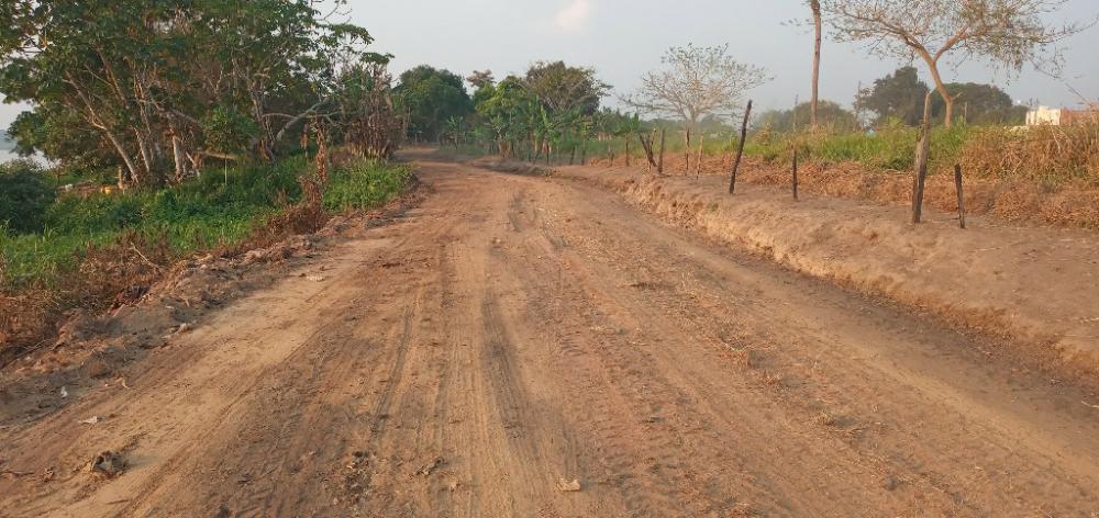PREFEITURA LIMPA ESTRADA QUE DÁ ACESSO A PRAIA DO ACÁCIO NO BAIRRO TAMANDARÉ