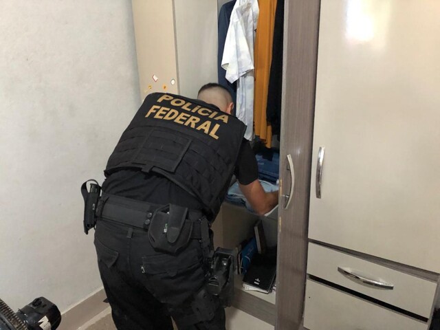 PF prende homem em flagrante com pornografia infantil em celular