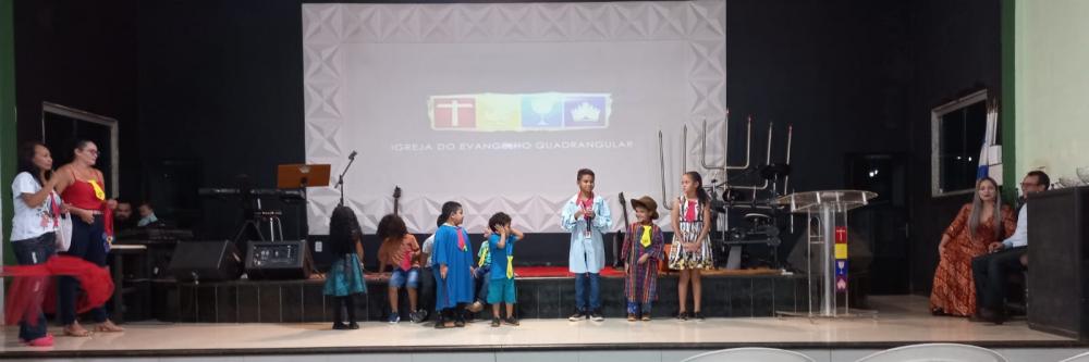 IGREJA DO EVANGELHO QUADRANGULAR REALIZA PROGRAMAÇÃO EM HOMENAGEM AOS PAIS.