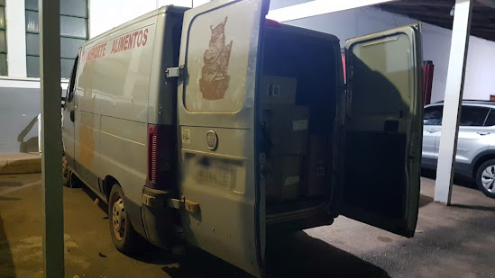 Denarc prende casal que transportava 40 mil carteiras de cigarros contrabandeados