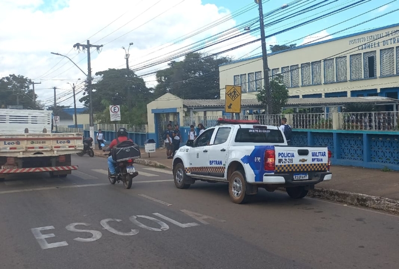 Aluno da escola Carmela Dutra é atacado a golpes de facadas por outro estudante