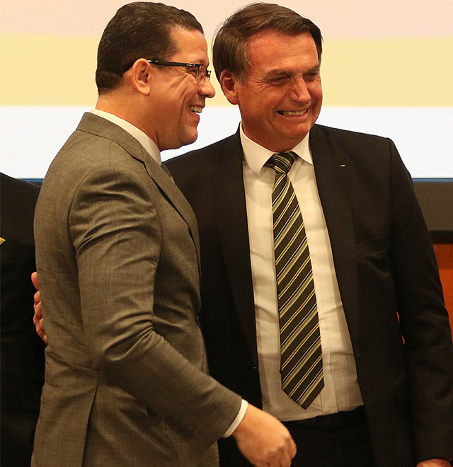 TRE proíbe governador de usar imagens de Bolsonaro na campanha em Rondônia
