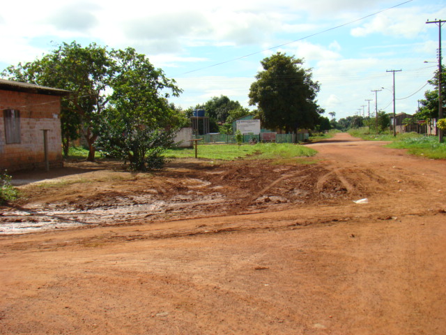 Secretaria Municipal de Obras atende Moradores do Bairro Jardim das Esmeraldas e retira lixo de via pública.