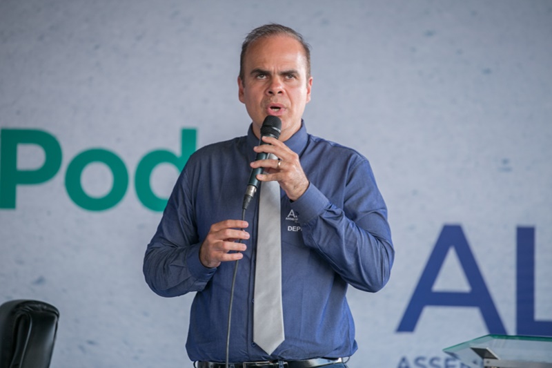 Ação de advogado complica aprovação de registro de candidatura de Alan Queiroz