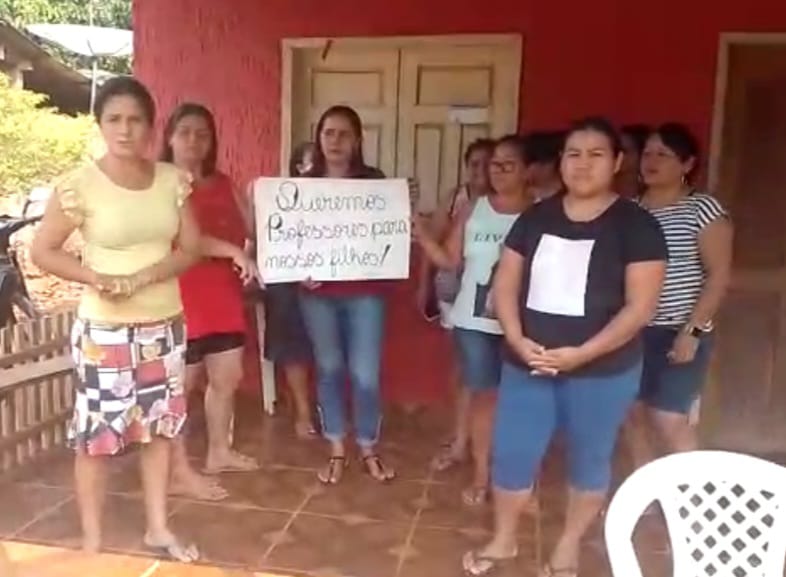 PROFESSORES RETORNAM PARA DISTRITO DO IATA, APÓS MATÉRIA SER PUBLICADA
