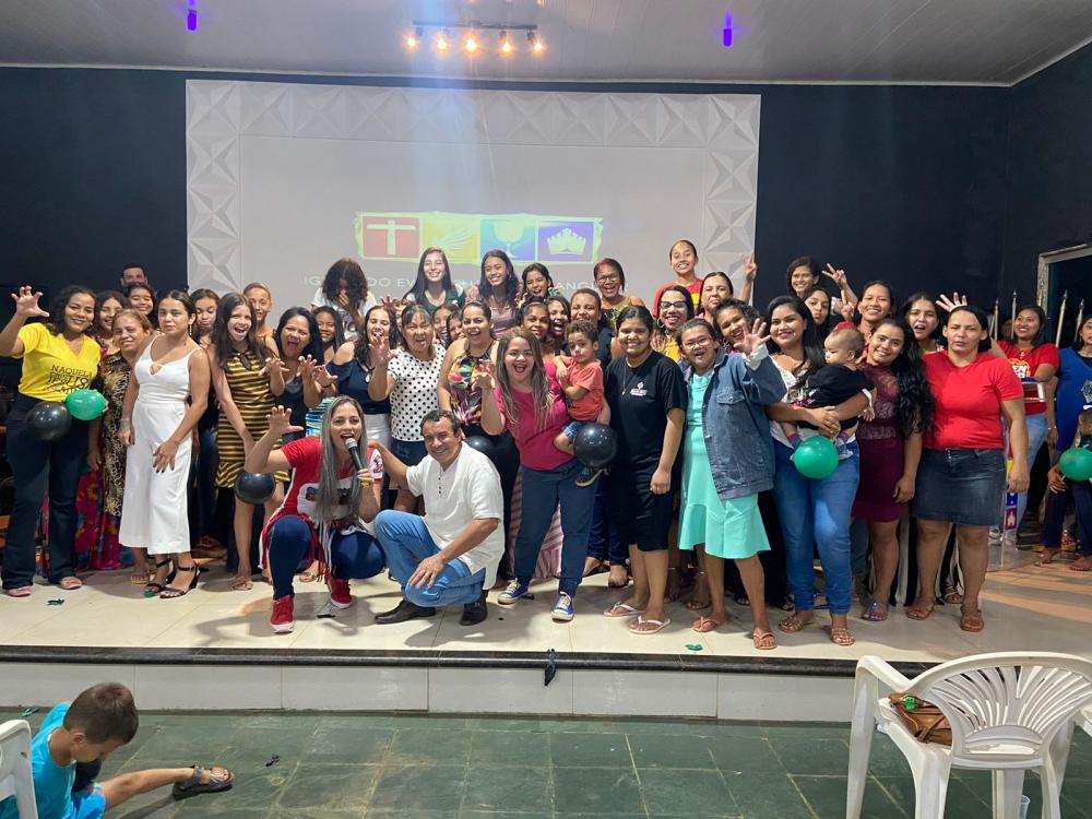 MAIS 80 IRMÃOS FORAM BATIZADOS NA IGREJA DO EVANGELHO QUADRANGULAR, APÓS O ENCONTRO COM DEUS