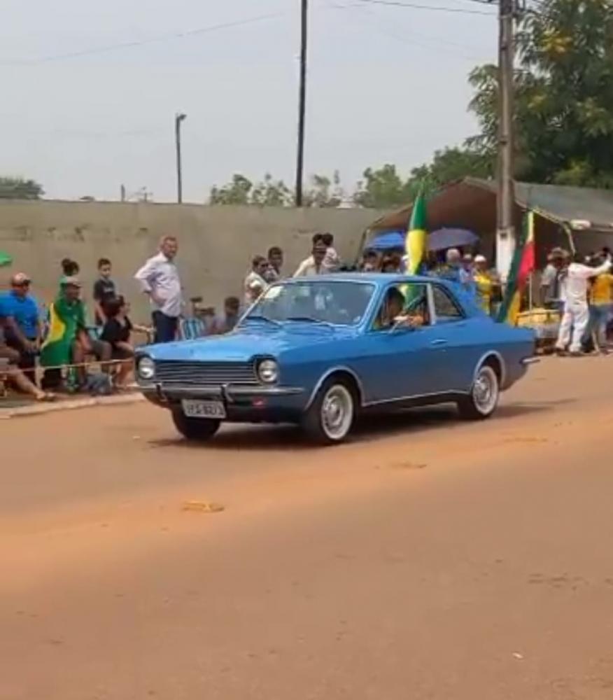 COLECIONADORES DESFILAM COM VEICULOS ANTIGOS E COMEMORAM A INDEPÊNDENCIA DO BRASIL DURANTE DESFILE NA XV DE NOVEMBRO.