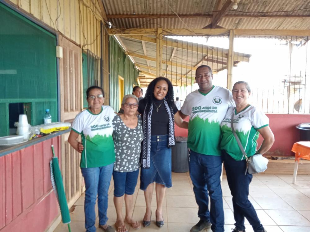SEMANA DA PÁTRIA: ESCOLA RURAL DESFILA E PRESTA HOMENAGEM