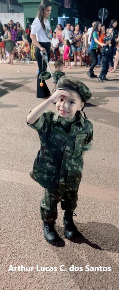 ALUNO DE 4 ANOS, ARTHUR DESFILA COM UNIFORME DO EXÉRCITO BRASILEIRO - PARABÉNS AOS PAIS E À ESCOLA