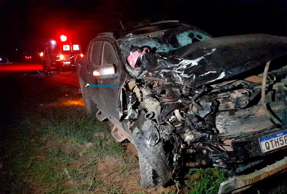 Colisão frontal entre moto e caminhonete mata tio e sobrinho em Porto Velho