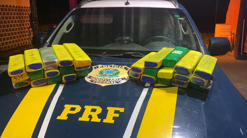 TRAFICANTE: Mulher é presa com 23 quilos de droga na BR-364 vindo do MS