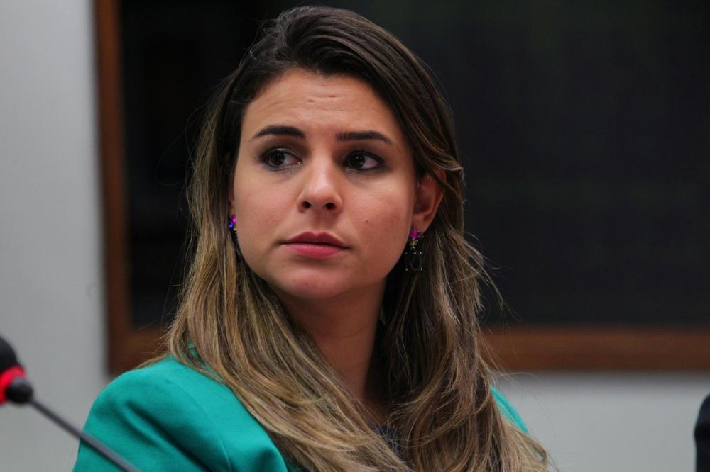 Mariana Carvalho tenta esconder seu pai como suplente e é multada pela justiça eleitoral