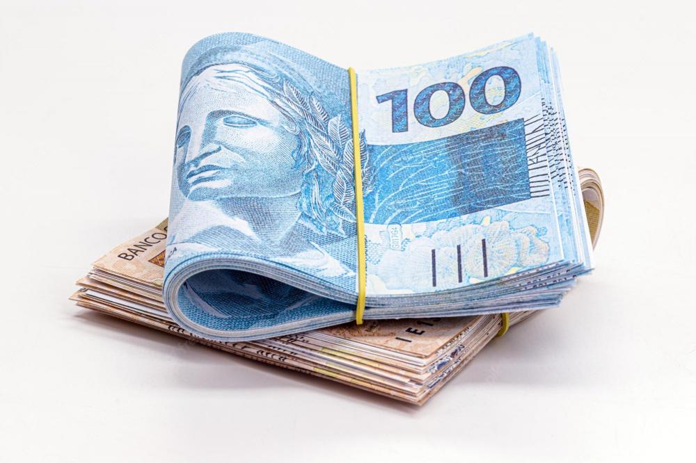 Auxílio para caminhoneiros e taxistas terá adiantamento no pagamento de parcelas