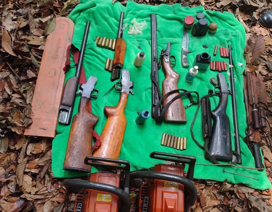 Polícia apreende armas e motosserras dentro das Terras Indígenas Karipuna e Karitiana em RO