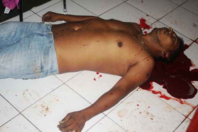 Traficante é executado com três tiros na cabeça dentro da própria casa - Imagens de alto impacto