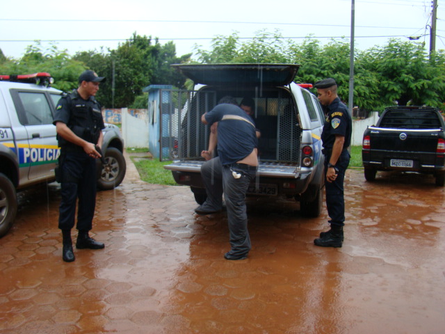 Polícia Militar de Guajará-Mirim prende 8 pessoas e recupera três veículos que seriam levados para a Bolívia