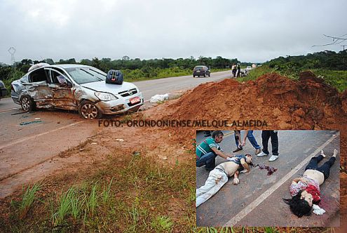 Acidente fatal na BR-364 deixa dois mortos e três em estado grave