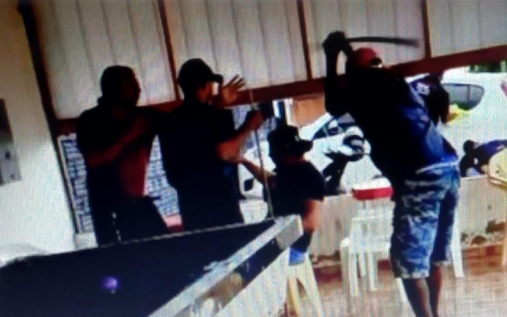 Discussão entre petista e bolsonaristas acaba em pancadaria, em RO