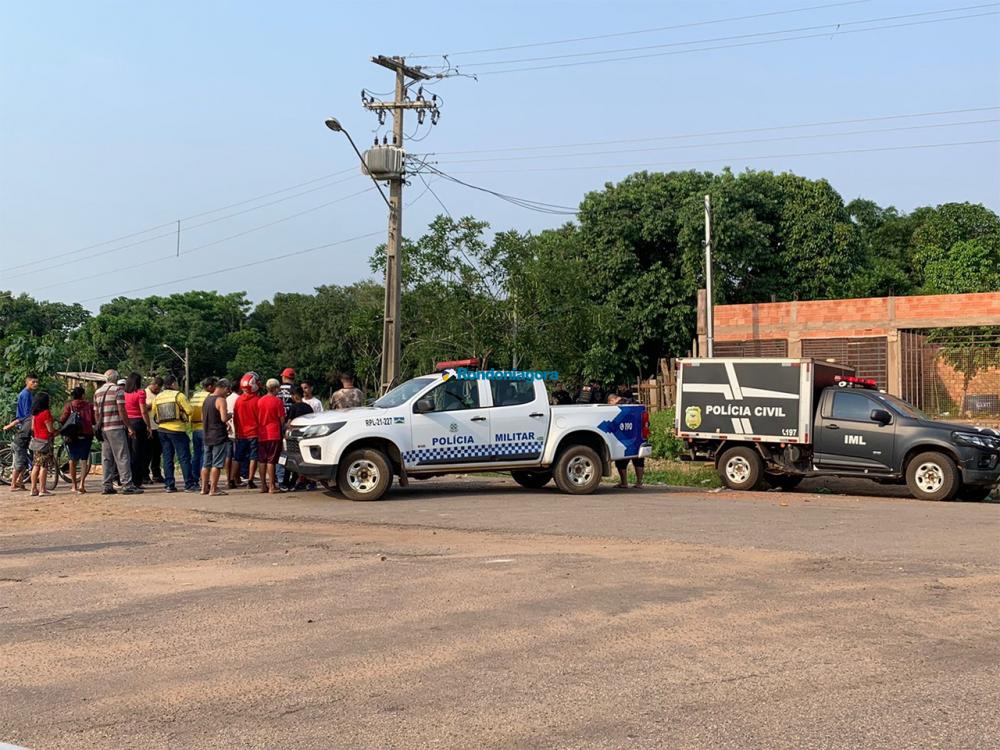 Homem é encontrado morto no centro de Porto Velho com marcas de facão e tiros