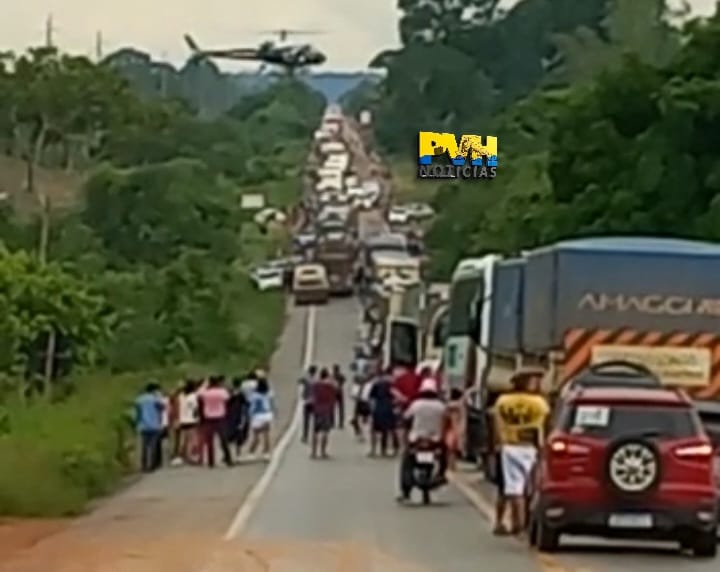 NOA: Helicóptero da PM socorre vítimas de acidente na BR-364
