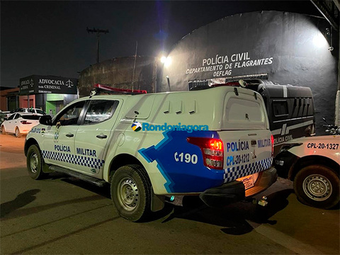 Homem é preso com armas e rádios na frequência da PM