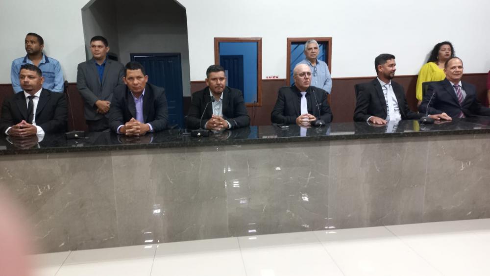 EM SESSÃO SOLENE DE ENCERRAMENTO DE TRABALHOS, CÂMARA FAZ ENTREGA DE TITULOS E MOÇÕES DE APLAUSO 