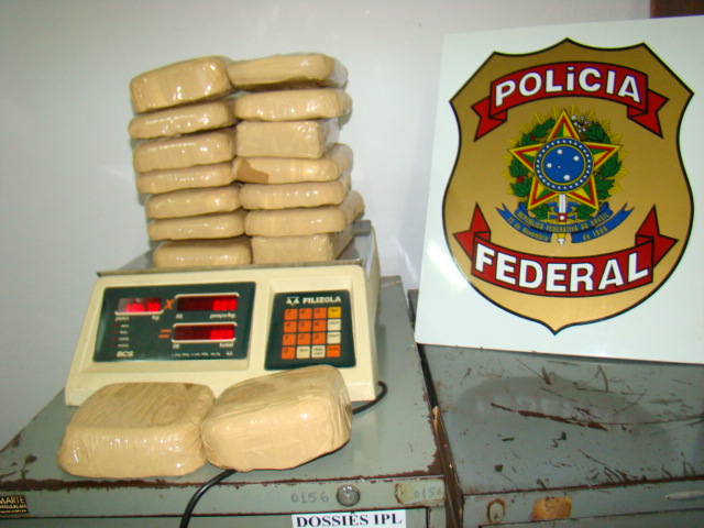 POLÍCIA FEDERAL EM GUAJARÁ MIRIM APREENDE DENTRO DE PNEU QUASE 17 KG DE COCAÍNA
