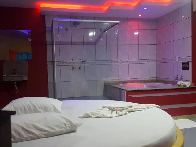NO MOTEL: Homem é preso após usar 'consolo' para estuprar namorada 