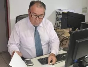 Advogado vê “balcão de negócios” e anuncia Ação Popular contra ato que cria secretarias e dobra salário de prefeito em Pimenta Bueno