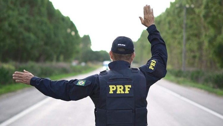 PRF de Vilhena prende dois suspeitos com quase 500 quilos de drogas
