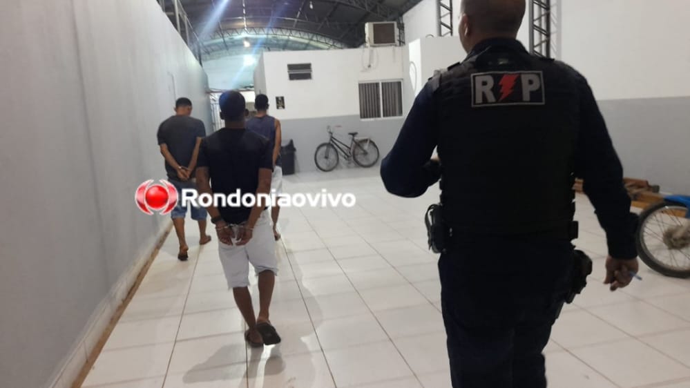 Trio que puxava linha amarrada em drogas é preso pela PM